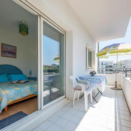 1 Bedroom Awesome In Apartment Royan